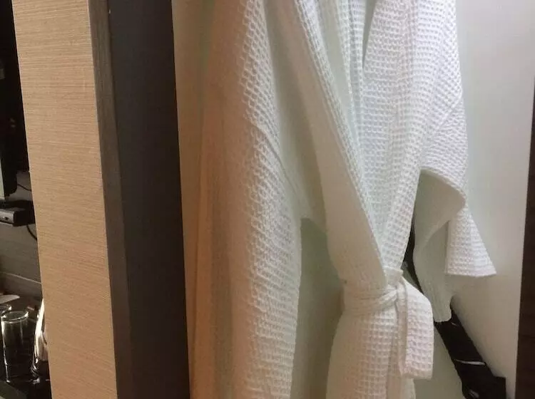 Fotos del hotel Amora Neoluxe Suites:  11