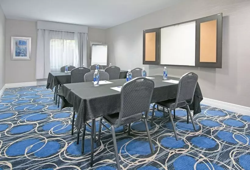 Fotos del hotel Holiday Inn Express And Suites Houston North - Iah Area, An Ihg:  7