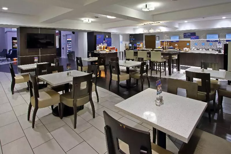 Fotos del hotel Holiday Inn Express And Suites Houston North - Iah Area, An Ihg:  21