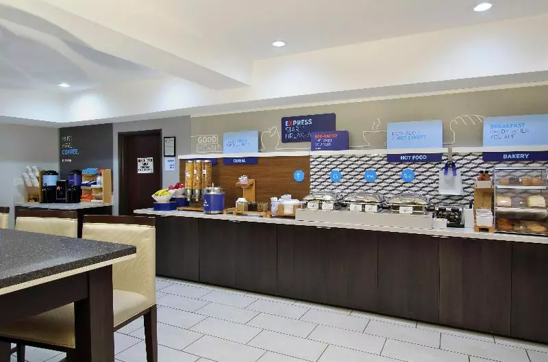 Fotos del hotel Holiday Inn Express And Suites Houston North - Iah Area, An Ihg:  17