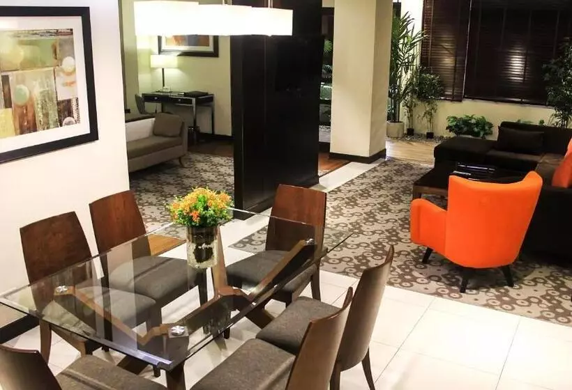 Fotos del hotel Brentwood Suites:  3