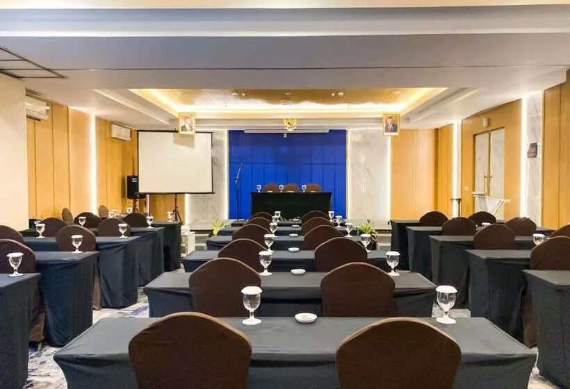 Fotos del hotel Hotel @Hom Platinum Gowongan:  12