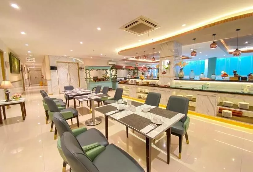 Fotos del hotel Hotel @Hom Platinum Gowongan:  5