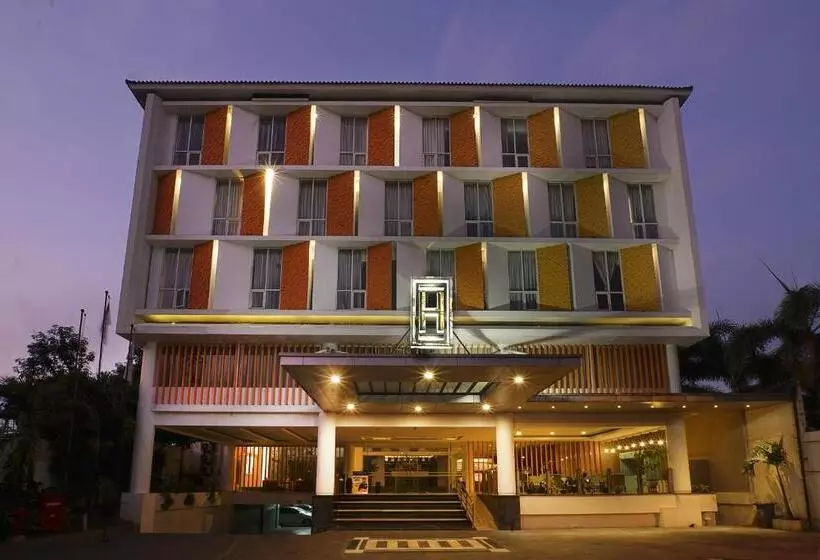 Fotos del hotel Hotel @Hom Platinum Gowongan:  8