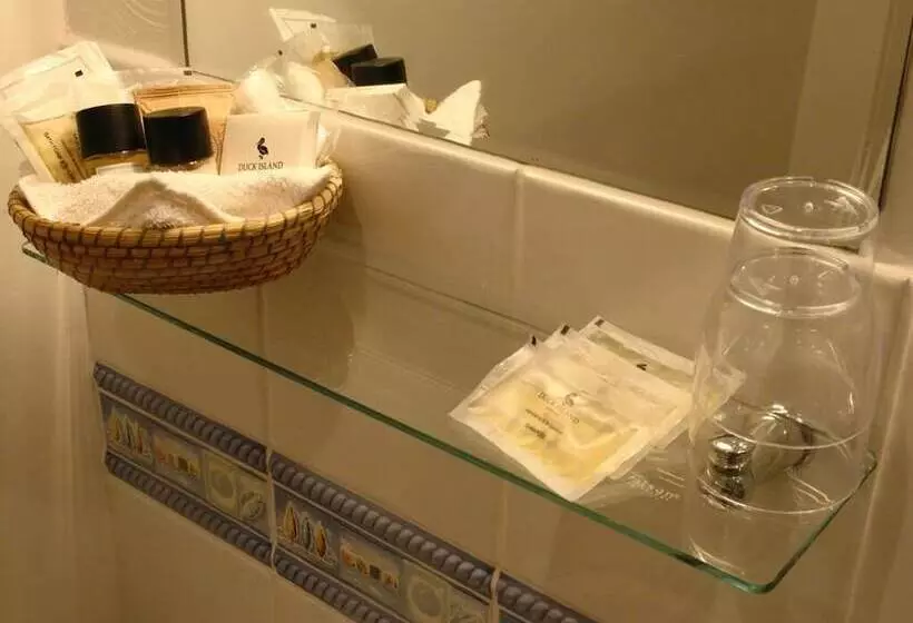 Fotos del hotel Midway Guest House:  8