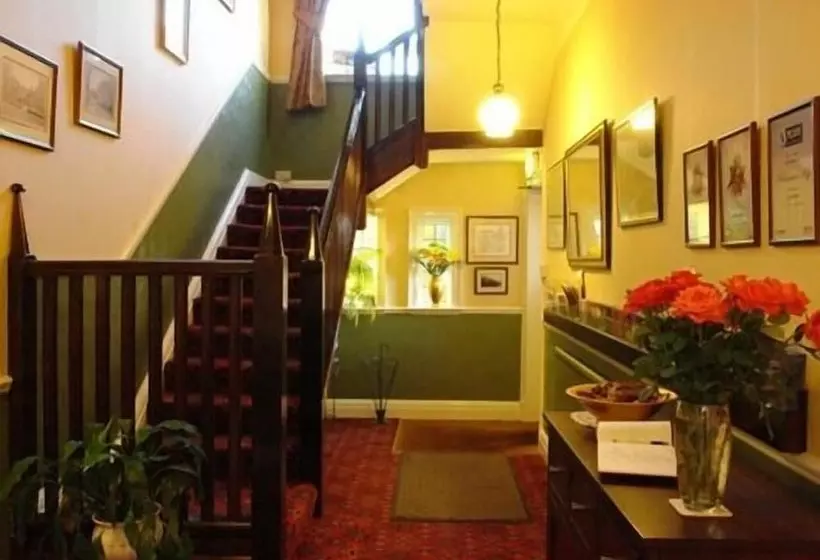 Fotos del hotel Midway Guest House:  2