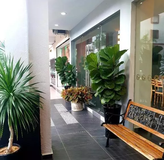 Fotos del hotel Golden Court   Tun Abdul Razak:  4