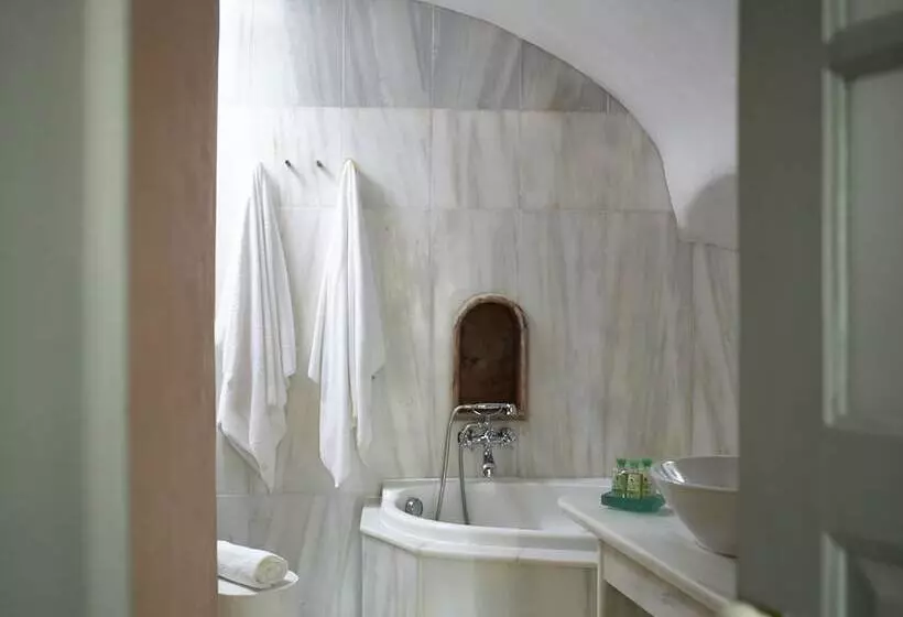 Fotos del hotel 1864 The Sea Captain's House:  3