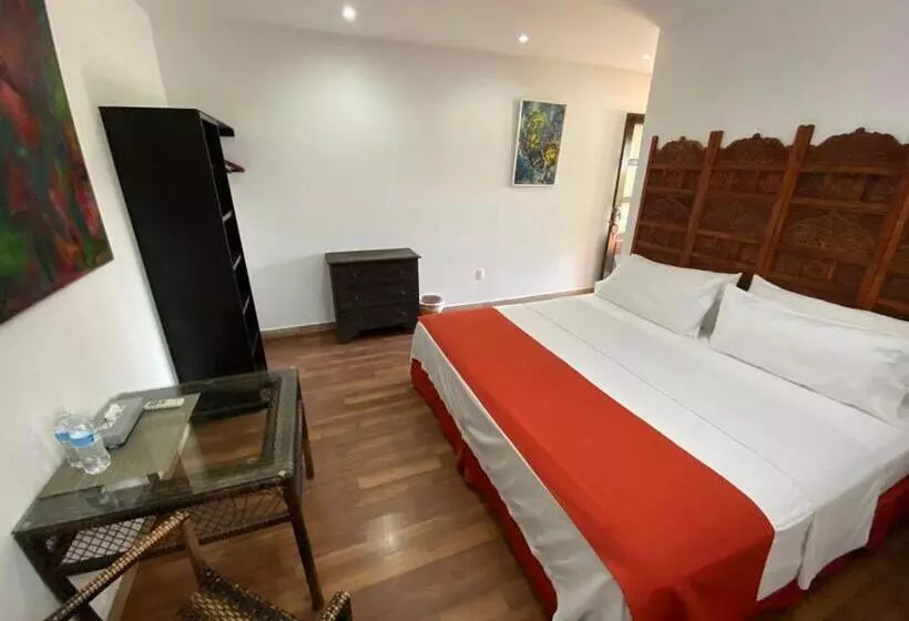 La Joyita – Adults Only