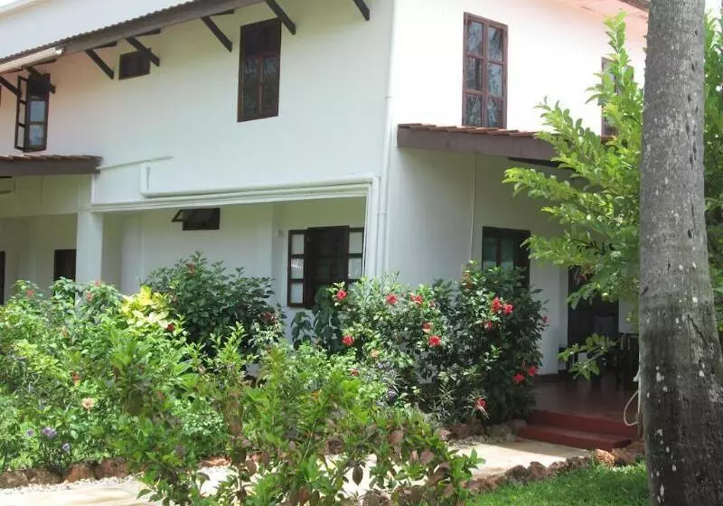 Fotos del hotel Flame Tree Cottages:  6