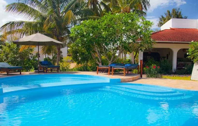 Fotos del hotel Flame Tree Cottages:  2