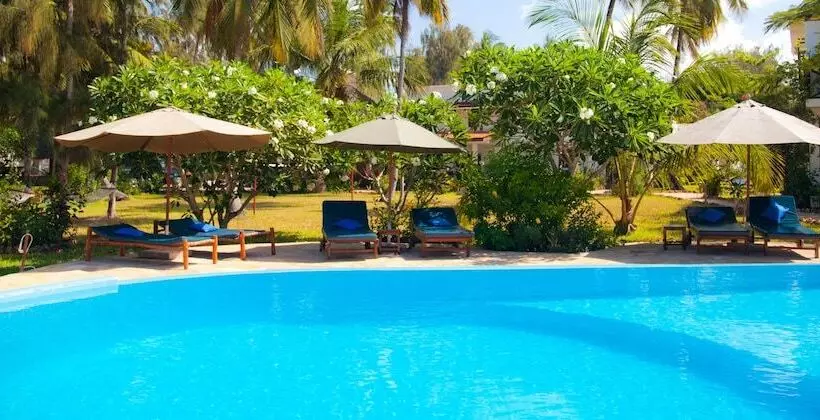 Fotos del hotel Flame Tree Cottages:  8