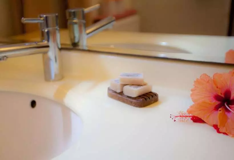 Fotos del hotel Flame Tree Cottages:  22