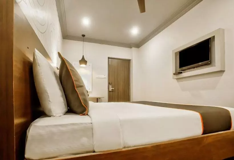 Fotos del hotel Collection O 30111  Everest:  20