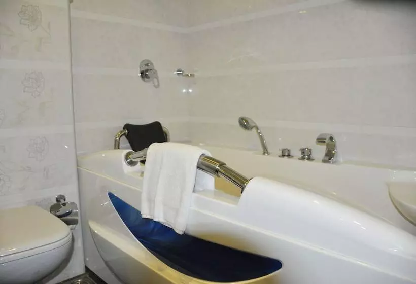 Fotos del hotel Lake Palace Trivandrum:  11