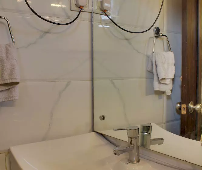 Fotos del hotel Oyo Rooms Rajouri Garden:  10