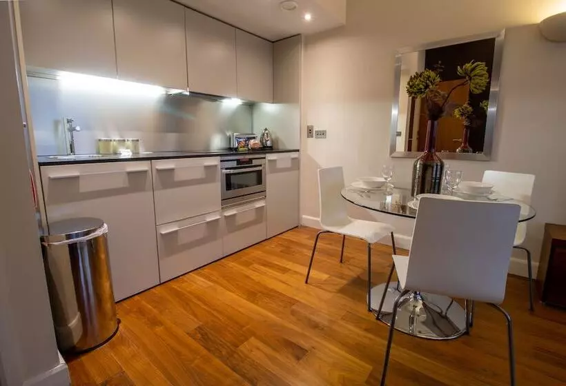 Fotos del hotel The Chambers  Park Place  Apartments:  5