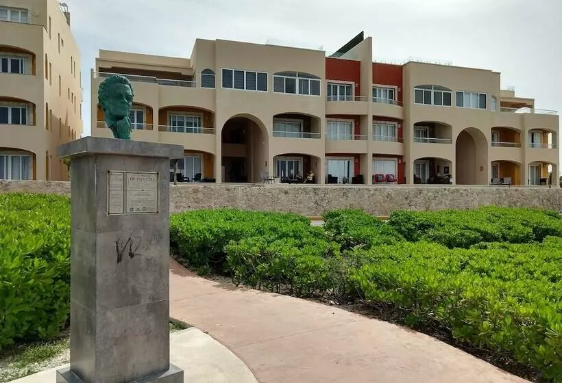 Isla 33 Resort & Villas