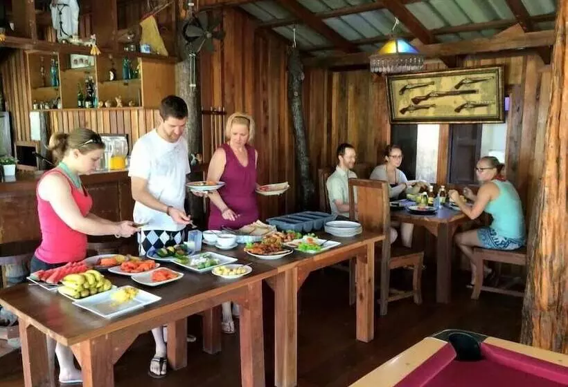 Fotos del hotel J. Holiday Inn:  2