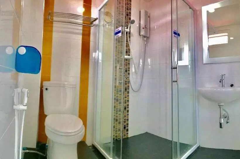 Fotos del hotel J. Holiday Inn:  5