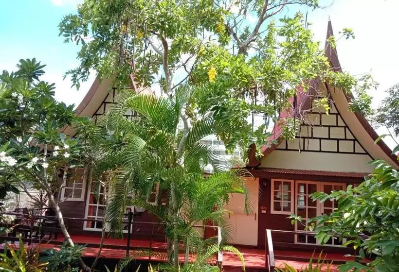 Fotos del hotel Lunar Hut Resort:  9