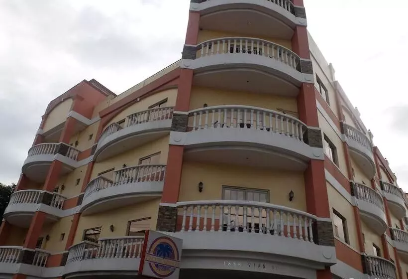 Pacific Breeze  And Resort