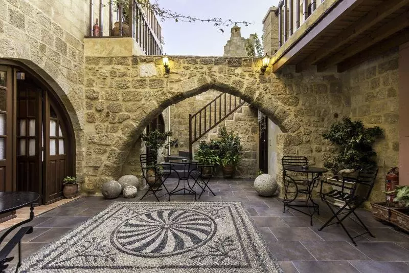 Fotos del hotel Camelot Traditional & Classic:  13