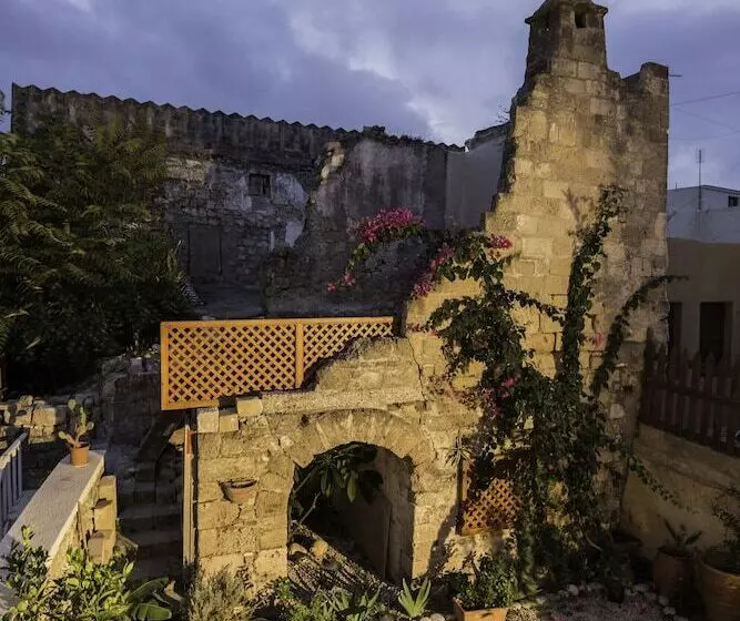 Fotos del hotel Camelot Traditional & Classic:  25