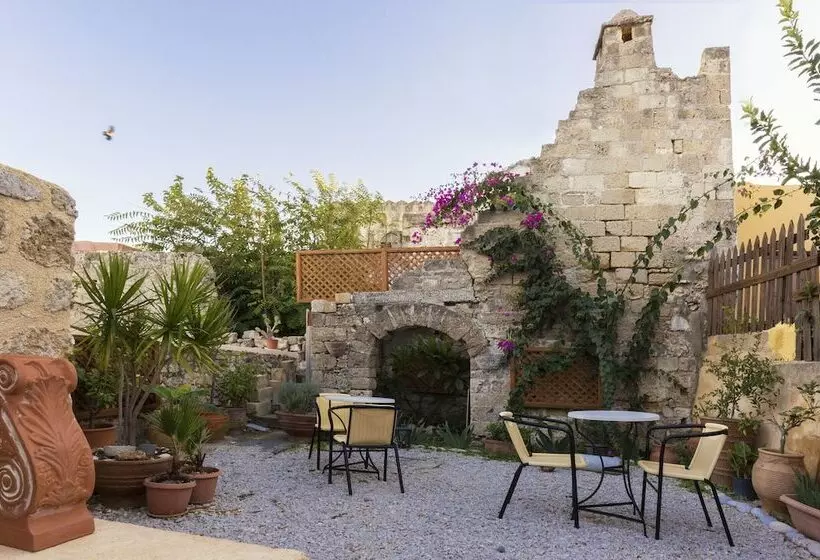 Fotos del hotel Camelot Traditional & Classic:  8