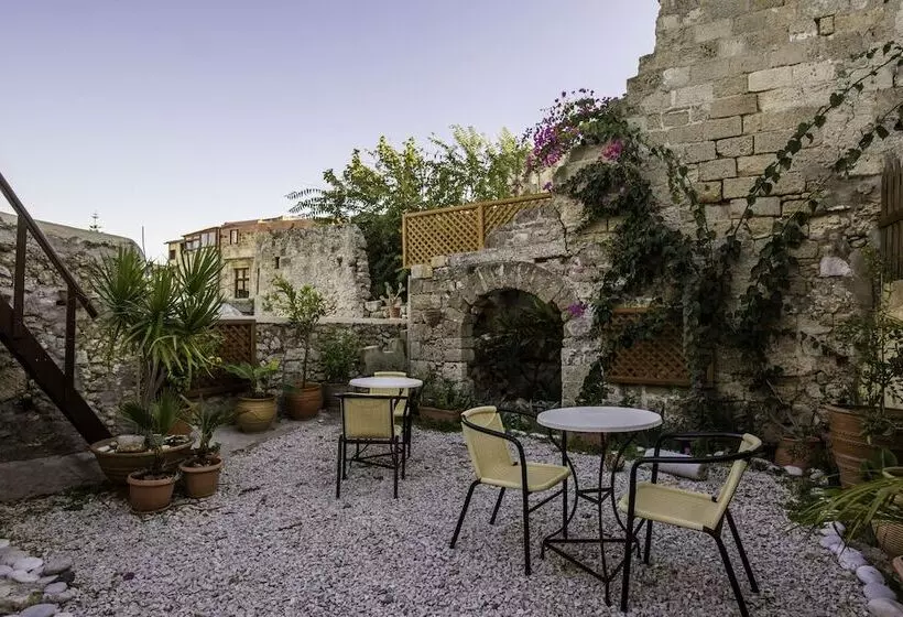 Fotos del hotel Camelot Traditional & Classic:  3