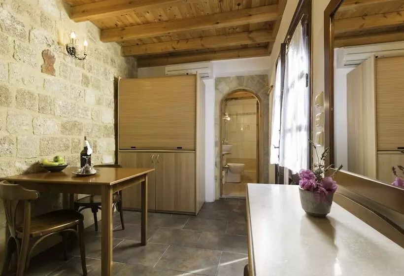 Fotos del hotel Camelot Traditional & Classic:  24