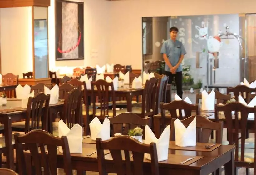 Fotos del hotel Phuket Airport Villa:  11