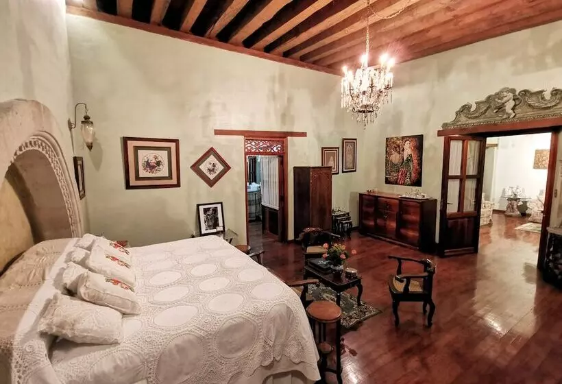 Casa Cid De León By Latour