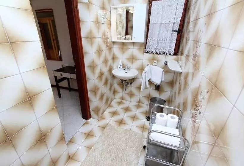 Fotos del hotel Room And Apartments Mariza:  3