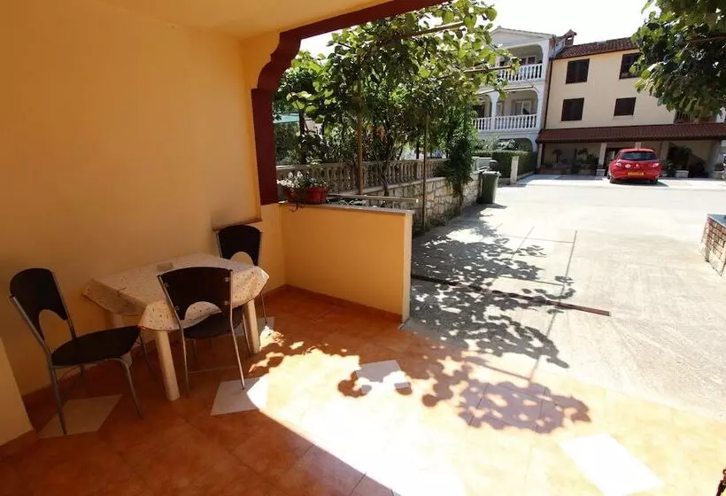 Fotos del hotel Room And Apartments Mariza:  6