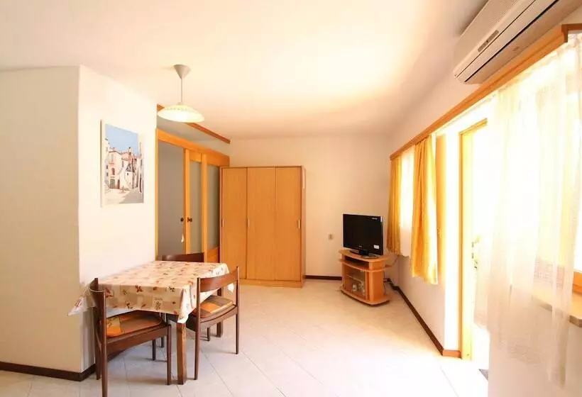 Fotos del hotel Room And Apartments Mariza:  8