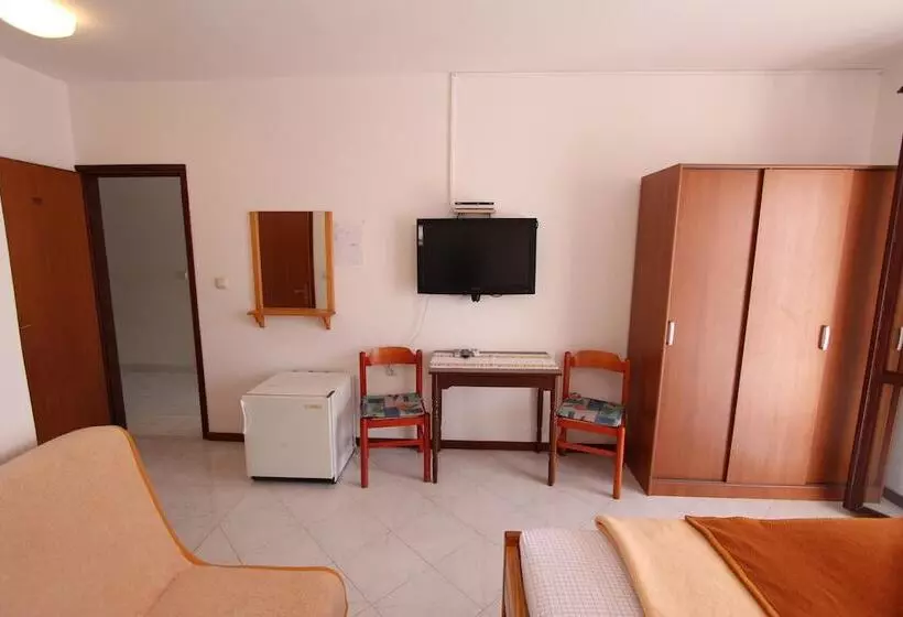 Fotos del hotel Room And Apartments Mariza:  11