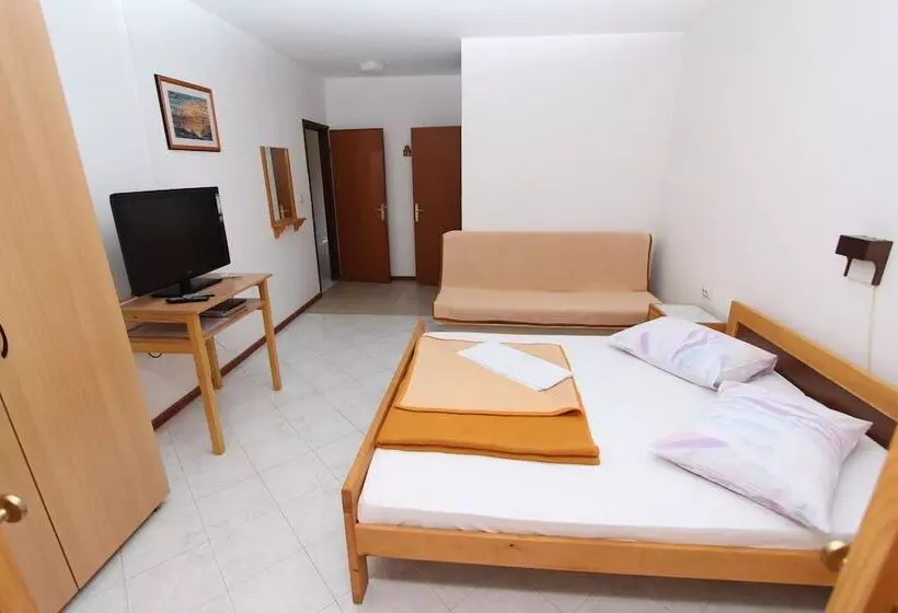 Room And Apartments Mariza