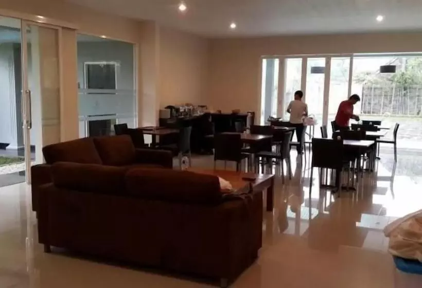 Fotos del hotel Sisingamangaraja Guest House Semarang:  11