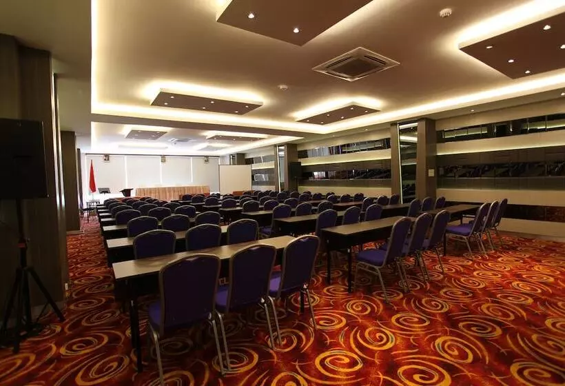 Fotos del hotel La Riz Wthree Lagaligo Makassar:  13