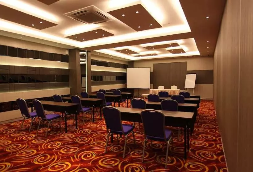 Fotos del hotel La Riz Wthree Lagaligo Makassar:  6