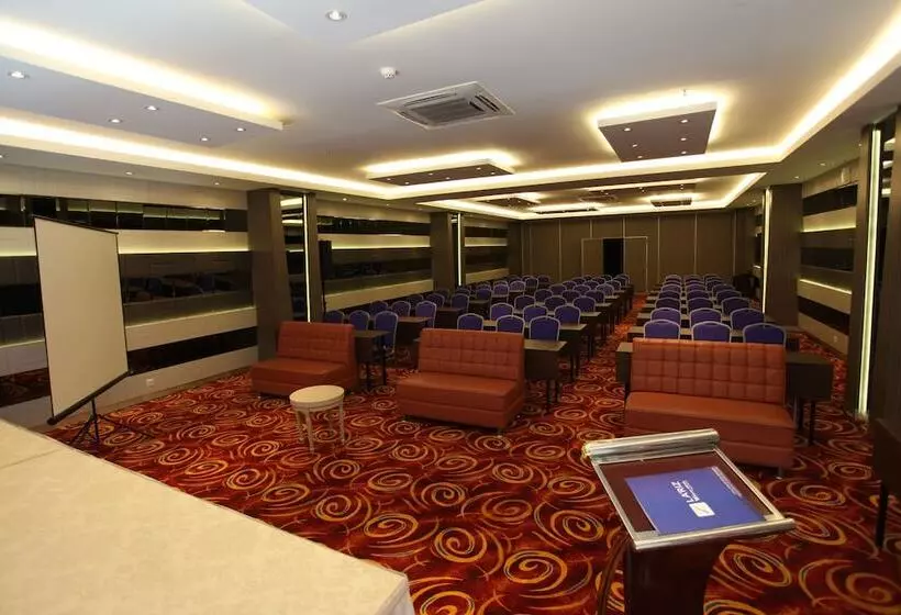 Fotos del hotel La Riz Wthree Lagaligo Makassar:  17