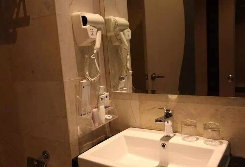 Fotos del hotel La Riz Wthree Lagaligo Makassar:  14