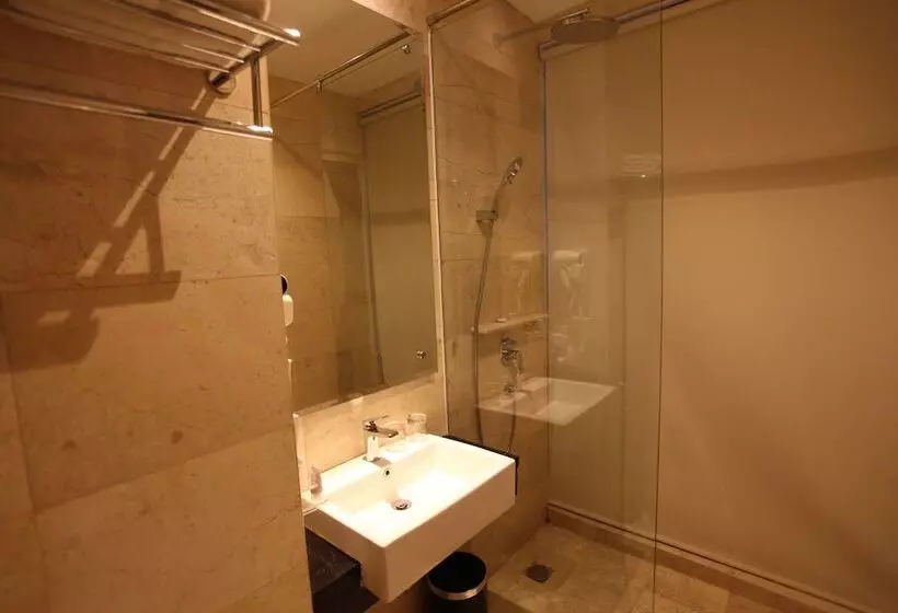 Fotos del hotel La Riz Wthree Lagaligo Makassar:  18