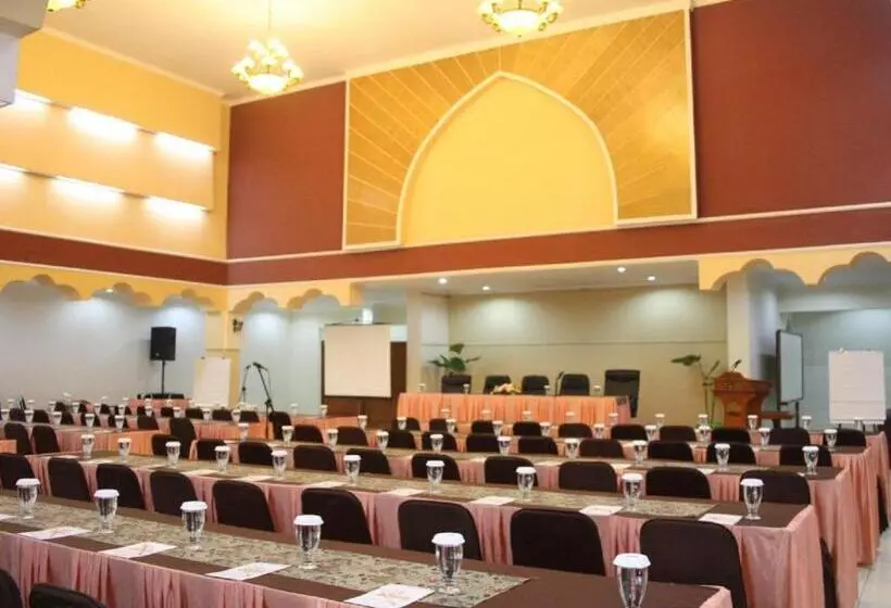 Fotos del hotel Lingga:  5