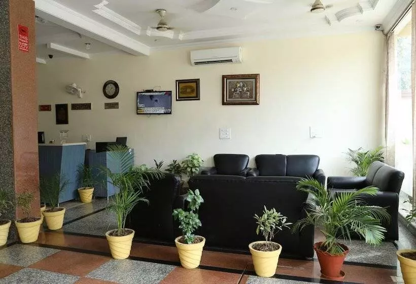 Fotos del hotel Oyo Rooms Sector 42 Chandigarh:  2