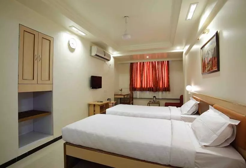 Fotos del hotel Suyash Deluxe:  6