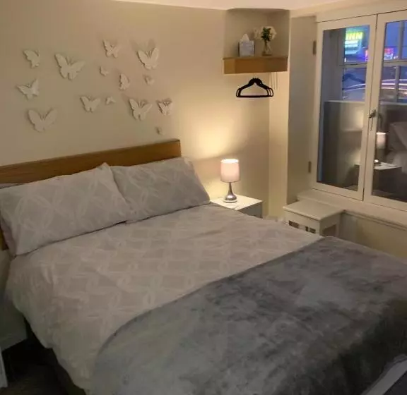 Black Bull With Rooms