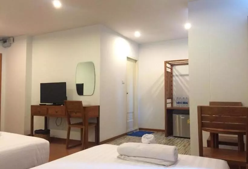 Double Dd House At Mrt Sutthisarn