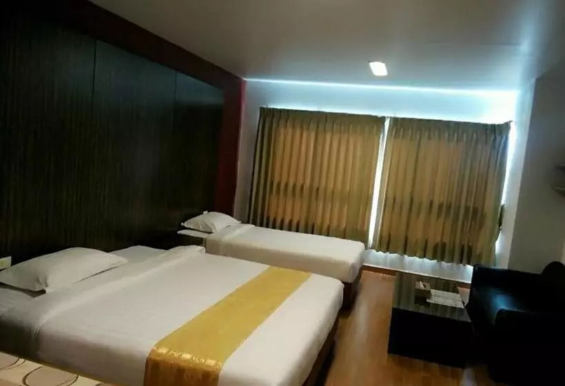 Fotos del hotel 101 Holiday Suite:  15